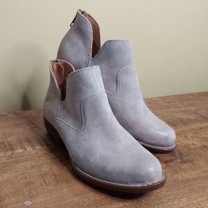 NWOT - Born Grayish-tan Ankle Boots - Size 6M